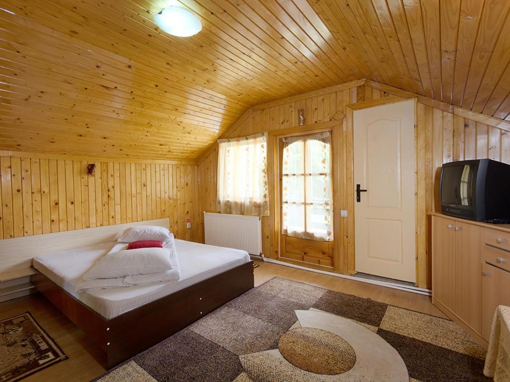 Pensiunea Bobu Hotel Izvoru Muntelui Bagian luar foto