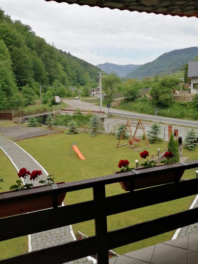 Pensiunea Bobu Hotel Izvoru Muntelui Bagian luar foto